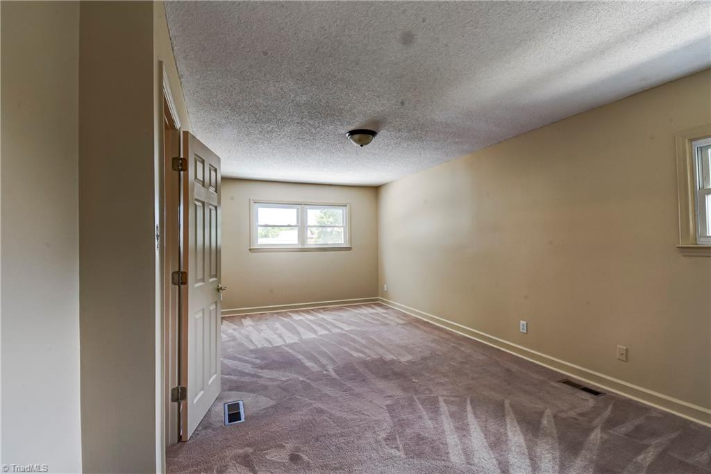 613 Quaker Lane High Point, NC 27262 - Photo 14 of 29 Gallery Image 14