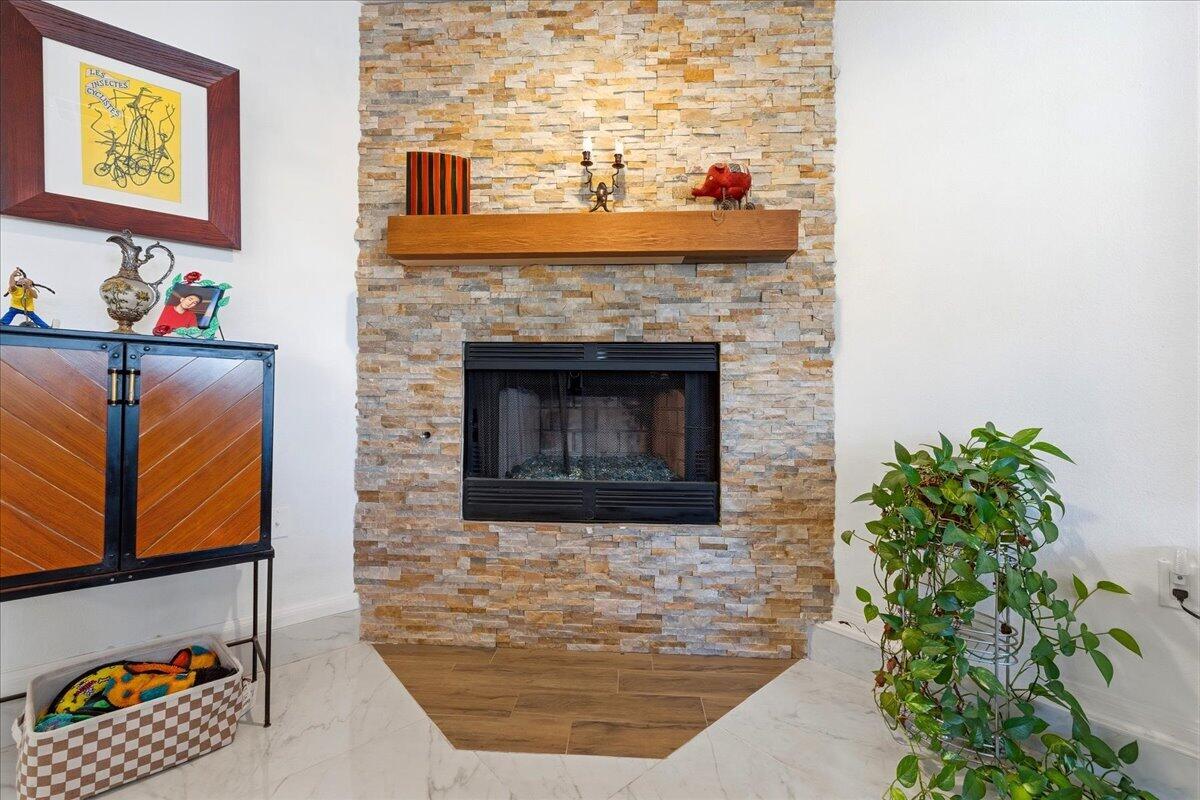 68355 Espada Road Cathedral City, CA 92234 - Photo 9 of 34 14-Living Room