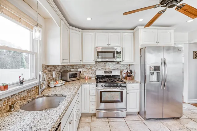 $699,000 | 210 11th Street, West Babylon, NY 11704