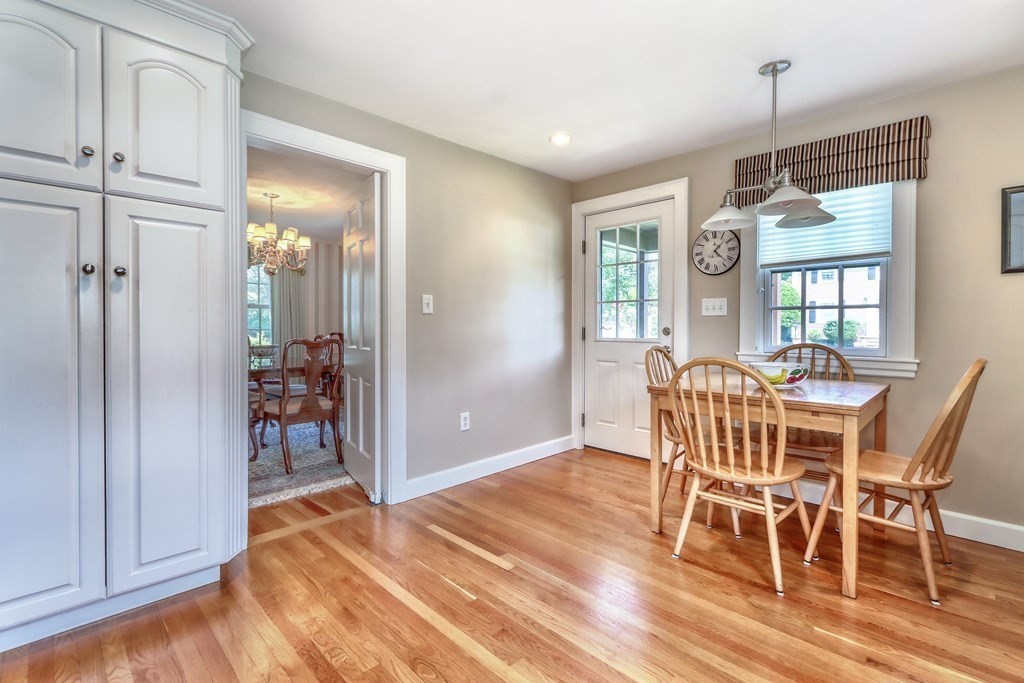 37 Sherwood Road Melrose, MA 02176 - Photo 12 of 42