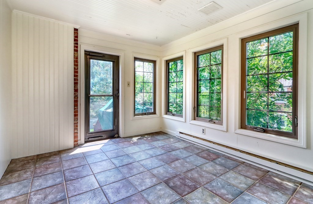 37 Sherwood Road Melrose, MA 02176 - Photo 14 of 42