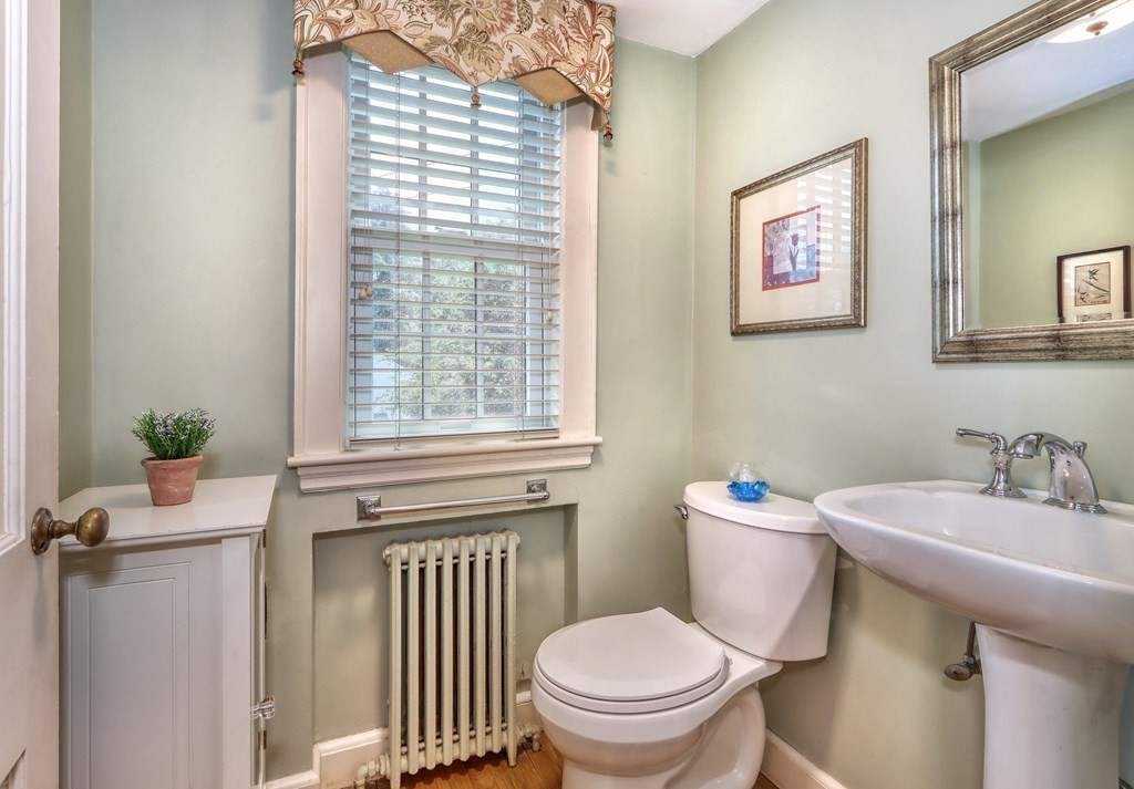 37 Sherwood Road Melrose, MA 02176 - Photo 16 of 42