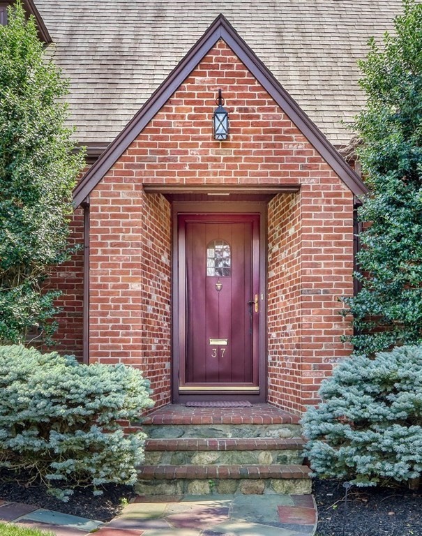 37 Sherwood Road Melrose, MA 02176 - Photo 2 of 42