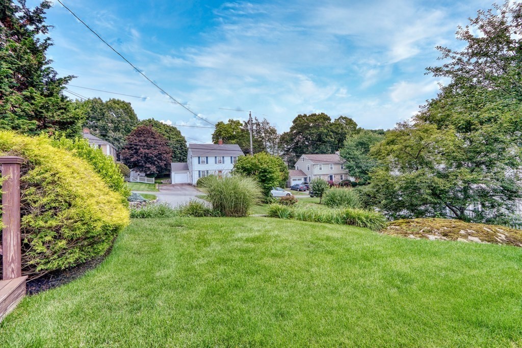 37 Sherwood Road Melrose, MA 02176 - Photo 31 of 42