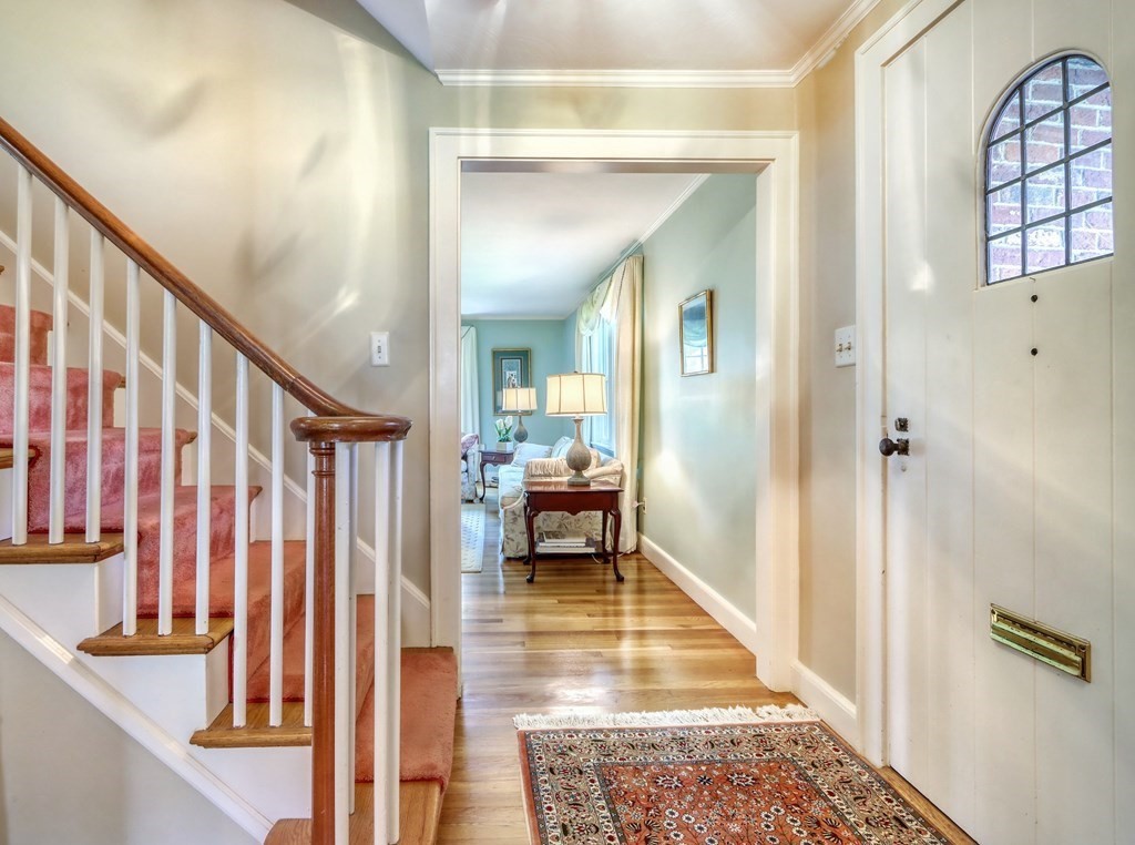 37 Sherwood Road Melrose, MA 02176 - Photo 4 of 42