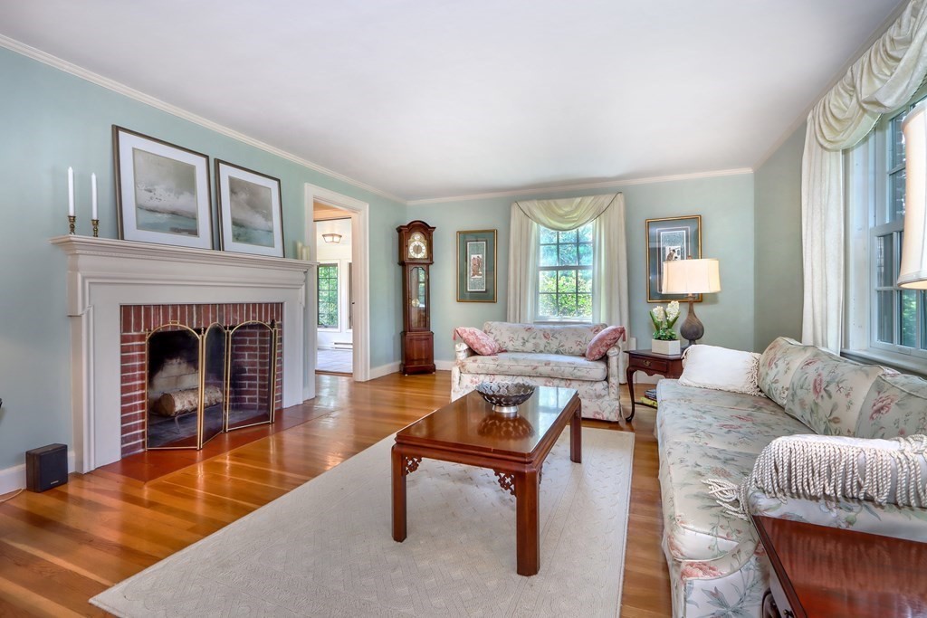 37 Sherwood Road Melrose, MA 02176 - Photo 5 of 42