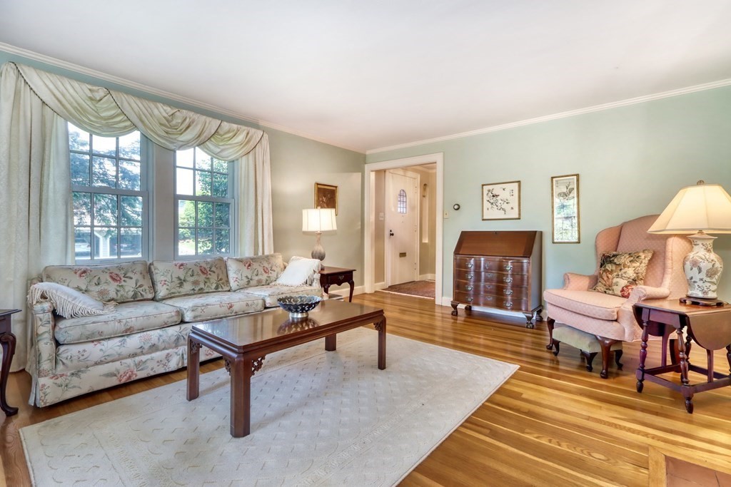 37 Sherwood Road Melrose, MA 02176 - Photo 6 of 42