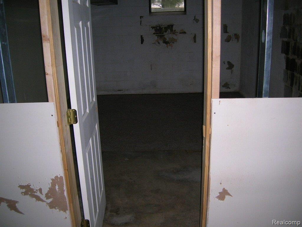 47151 Frederick Road Utica, MI 48317 - Photo 5 of 9 DSCN4388