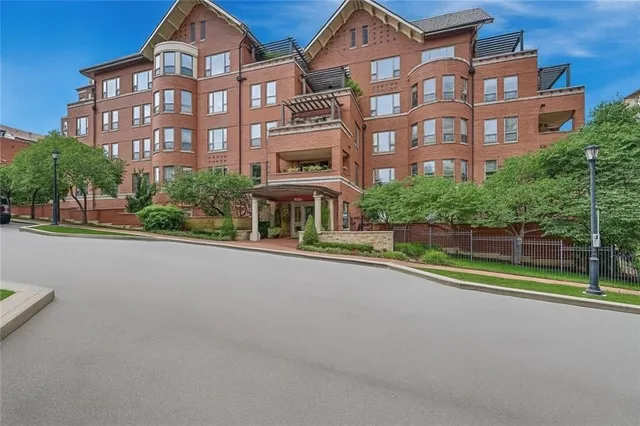 $665,000 | 4900 Central Street, Unit 104, Kansas City, MO 64112