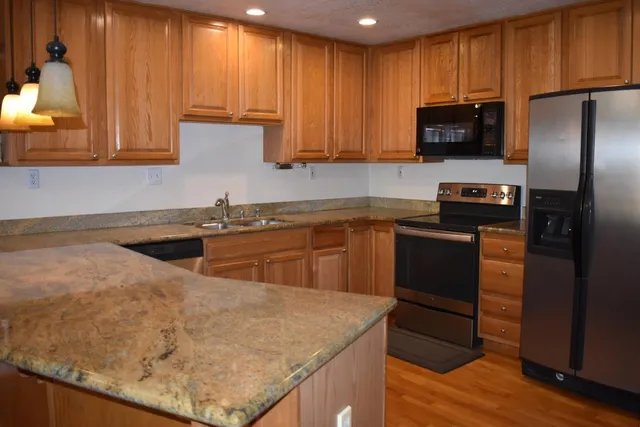 $6,300 | 4173 El Camino Real, Unit 24, Palo Alto, CA 94306