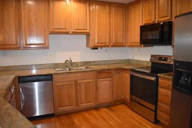 $6,300 | 4173 El Camino Real, Unit 24, Palo Alto, CA 94306