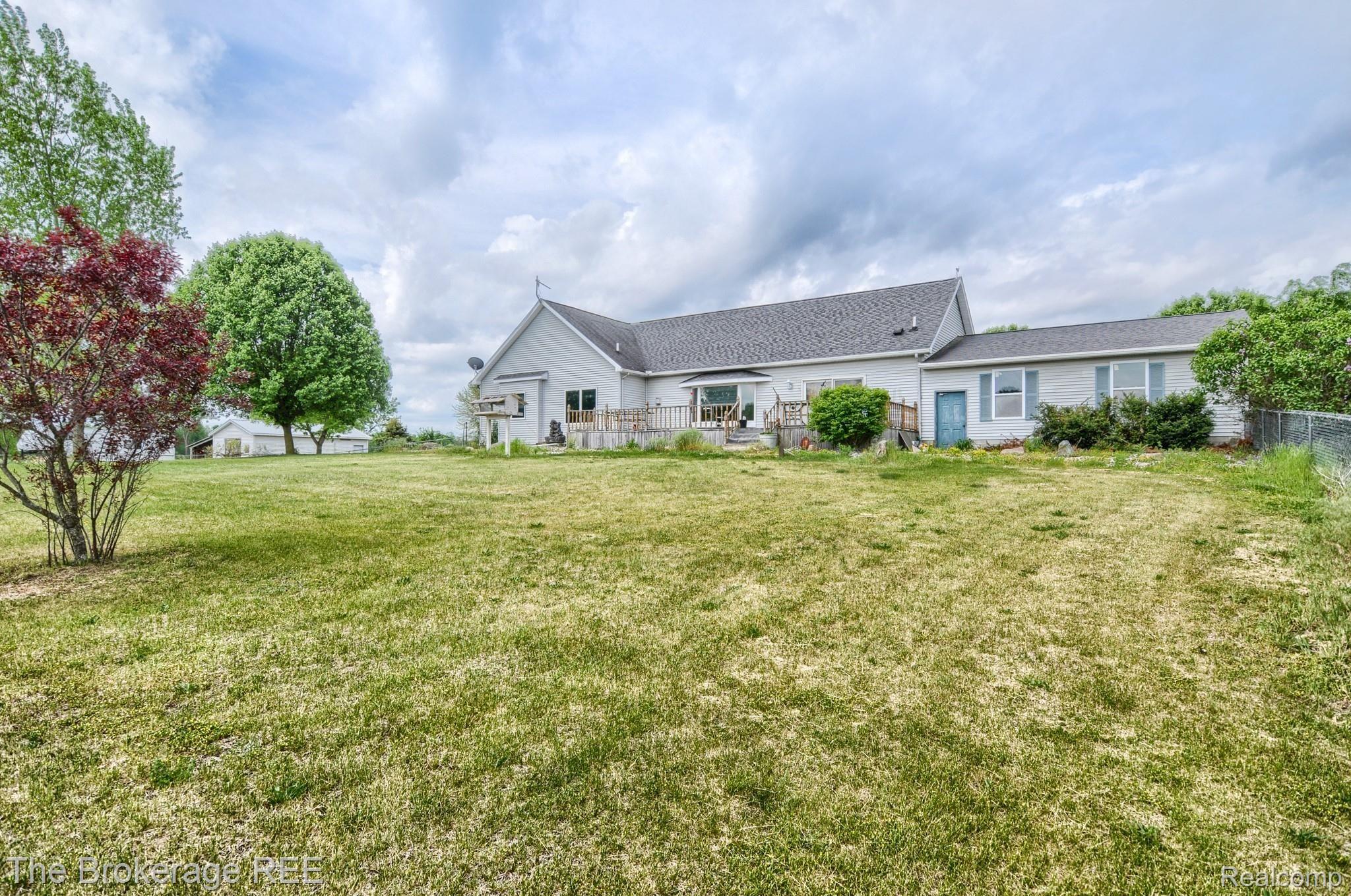 10237 South Reese Road Millington, MI 48746 - Photo 5 of 42 SD3_1935-HDR(5).jpg
