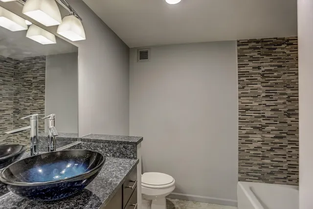 $165,000 | 475 North Highland Street, Unit 5B, Memphis, TN 38122