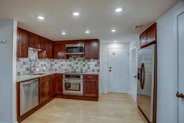 $165,000 | 475 North Highland Street, Unit 5B, Memphis, TN 38122