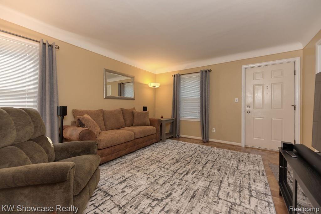 2738 Crooks Road Royal Oak, MI 48073 - Photo 4 of 25