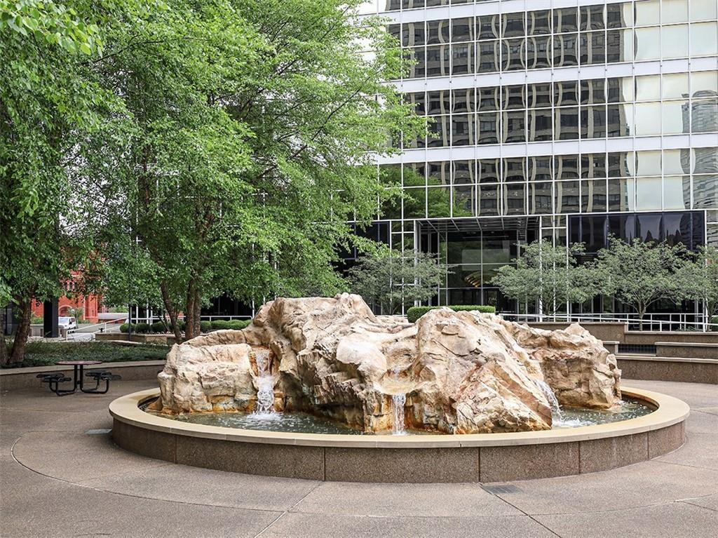 112 Washington Place, Unit 2F Pittsburgh, PA 15219 - Photo 18 of 30 a outdoor view with a sitting space