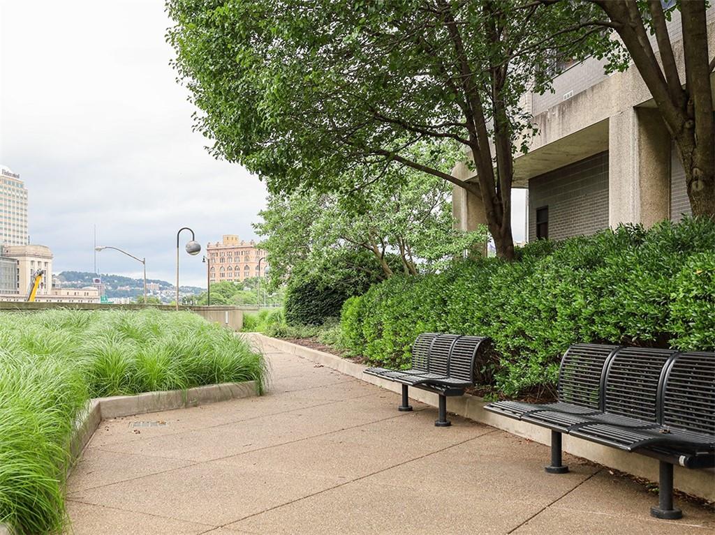 112 Washington Place, Unit 2F Pittsburgh, PA 15219 - Photo 21 of 30 a view of a bench in a garden