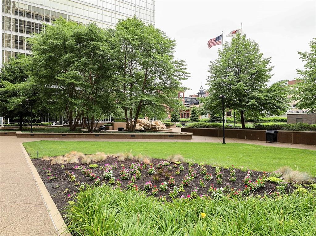 112 Washington Place, Unit 2F Pittsburgh, PA 15219 - Photo 22 of 30 a view of a golf course