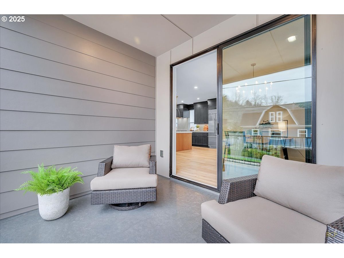 217 Southwest Flower Street Portland, OR 97239 - Photo 18 of 45