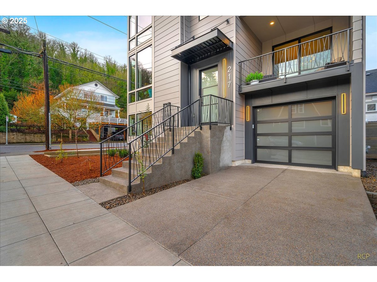 217 Southwest Flower Street Portland, OR 97239 - Photo 2 of 45