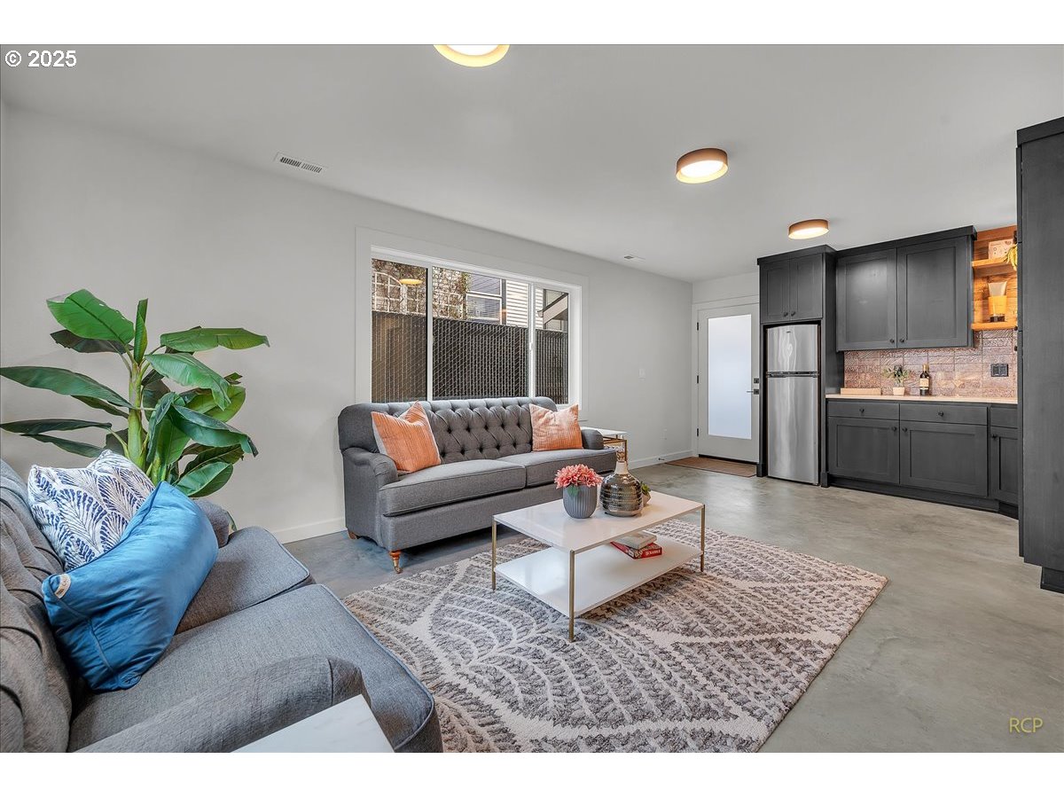 217 Southwest Flower Street Portland, OR 97239 - Photo 22 of 45 Kitchen