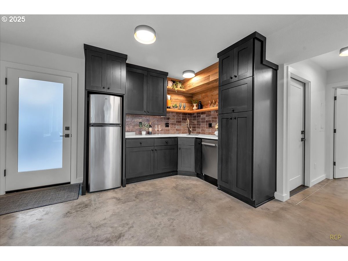217 Southwest Flower Street Portland, OR 97239 - Photo 23 of 45 Kitchen
