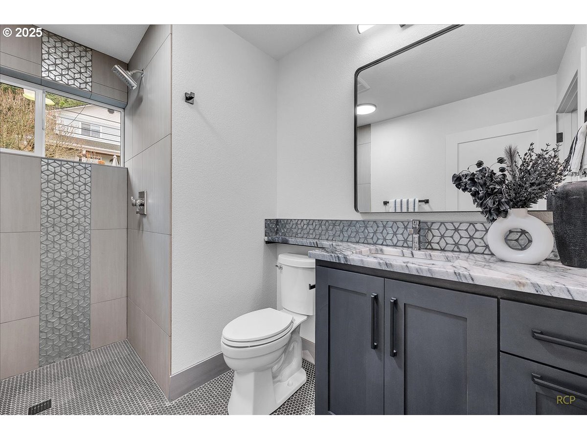 217 Southwest Flower Street Portland, OR 97239 - Photo 24 of 45 Bathroom