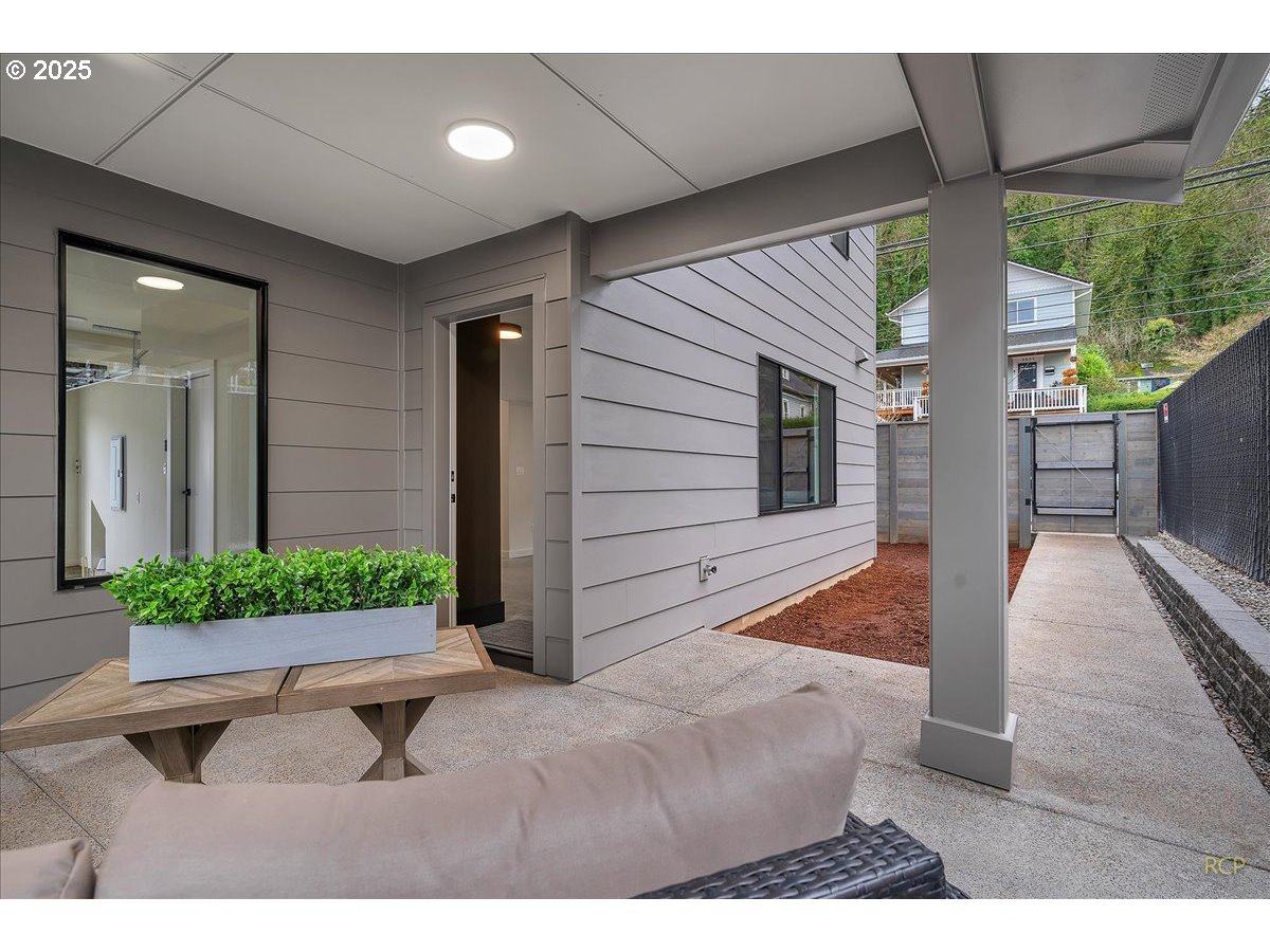 217 Southwest Flower Street Portland, OR 97239 - Photo 26 of 45