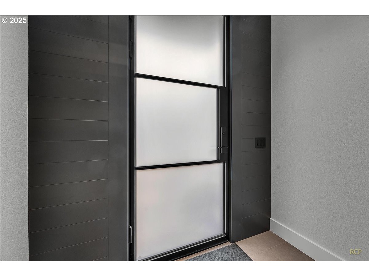 217 Southwest Flower Street Portland, OR 97239 - Photo 3 of 45