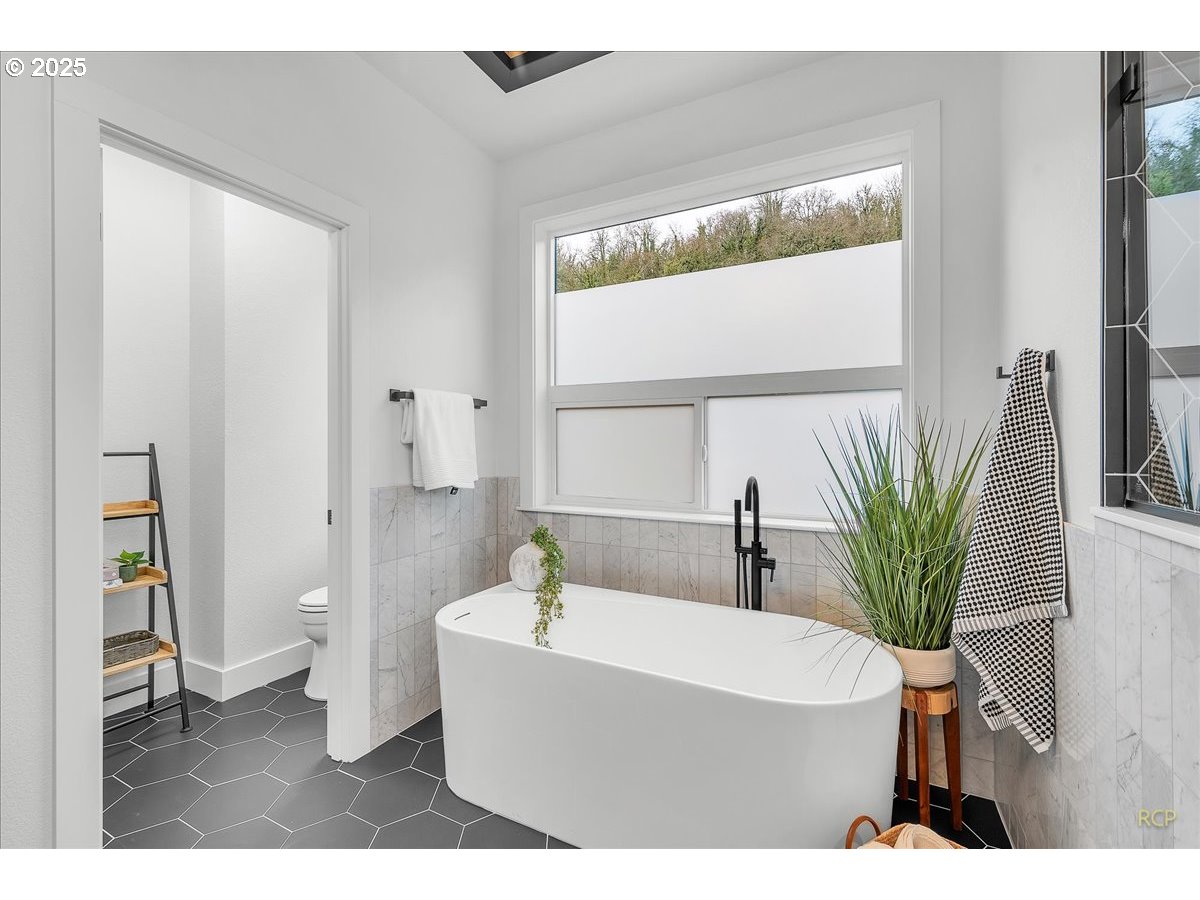 217 Southwest Flower Street Portland, OR 97239 - Photo 31 of 45