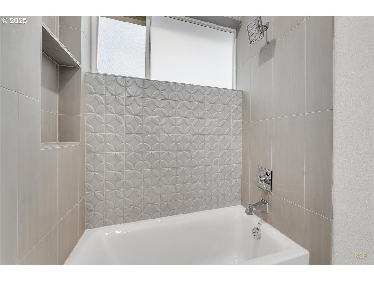 217 Southwest Flower Street Portland, OR 97239 - Photo 38 of 45 Bathroom