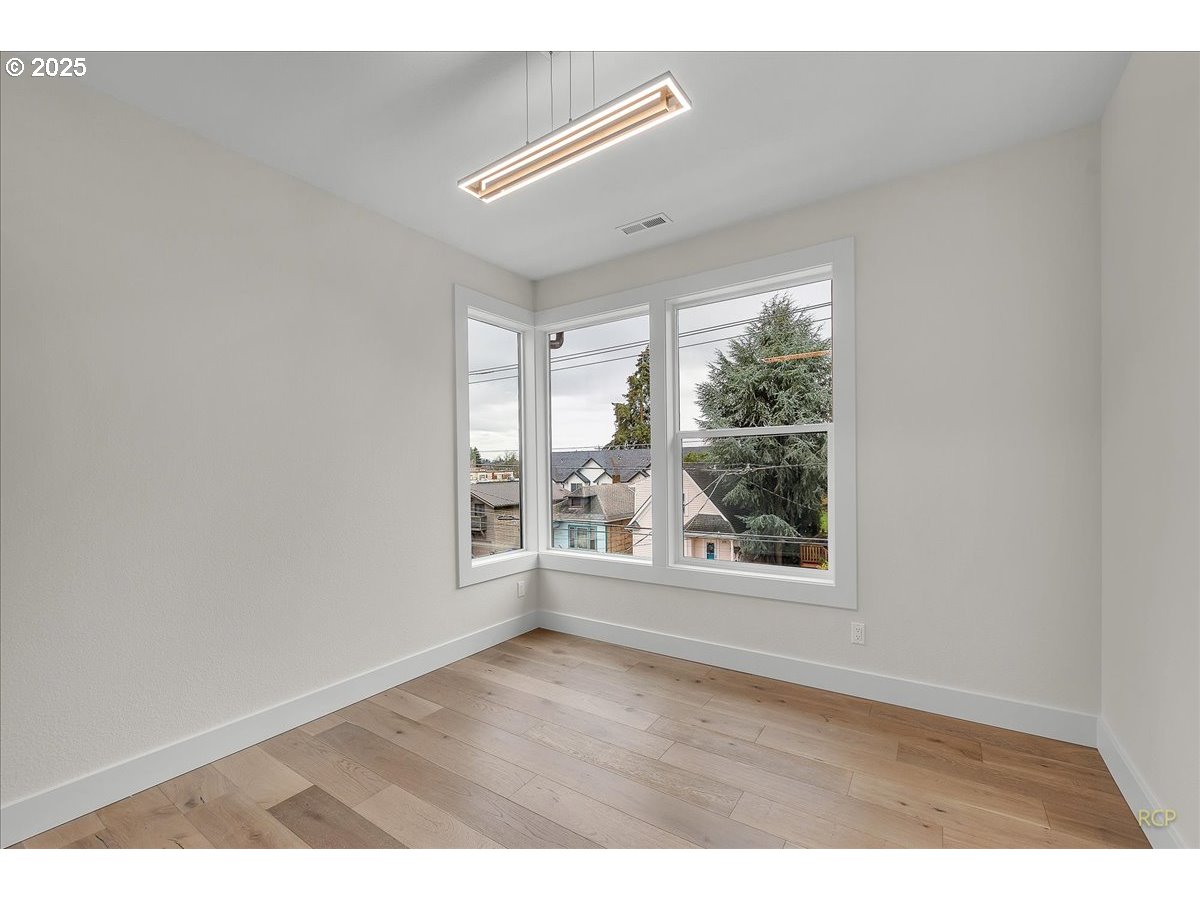217 Southwest Flower Street Portland, OR 97239 - Photo 39 of 45