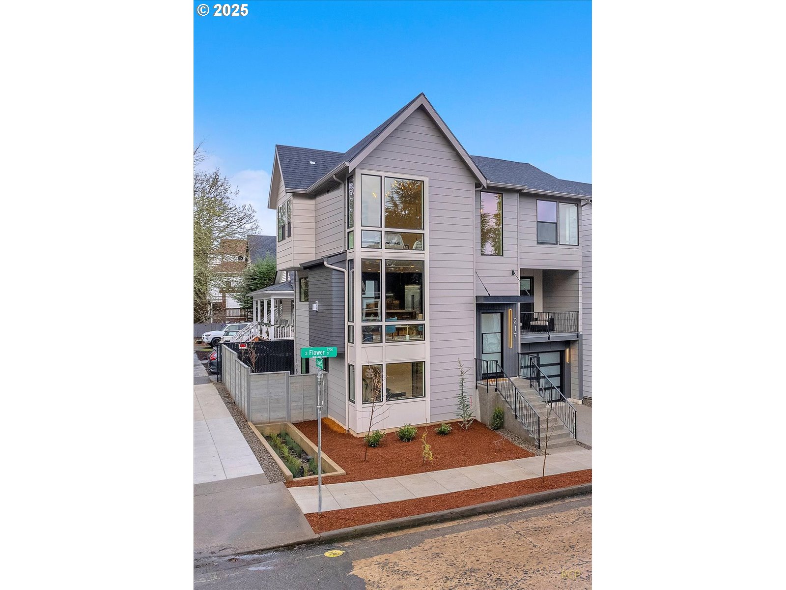 217 Southwest Flower Street Portland, OR 97239 - Photo 44 of 45