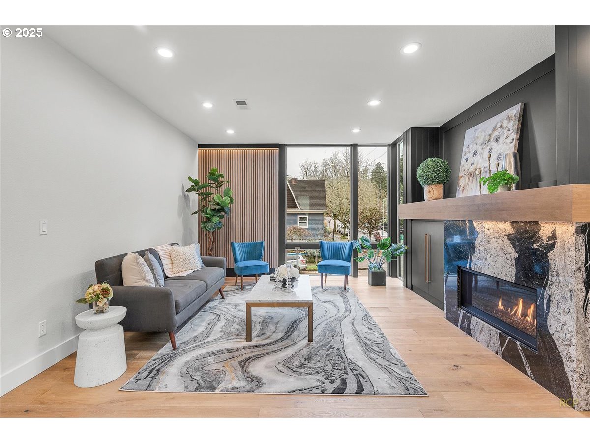 217 Southwest Flower Street Portland, OR 97239 - Photo 5 of 45