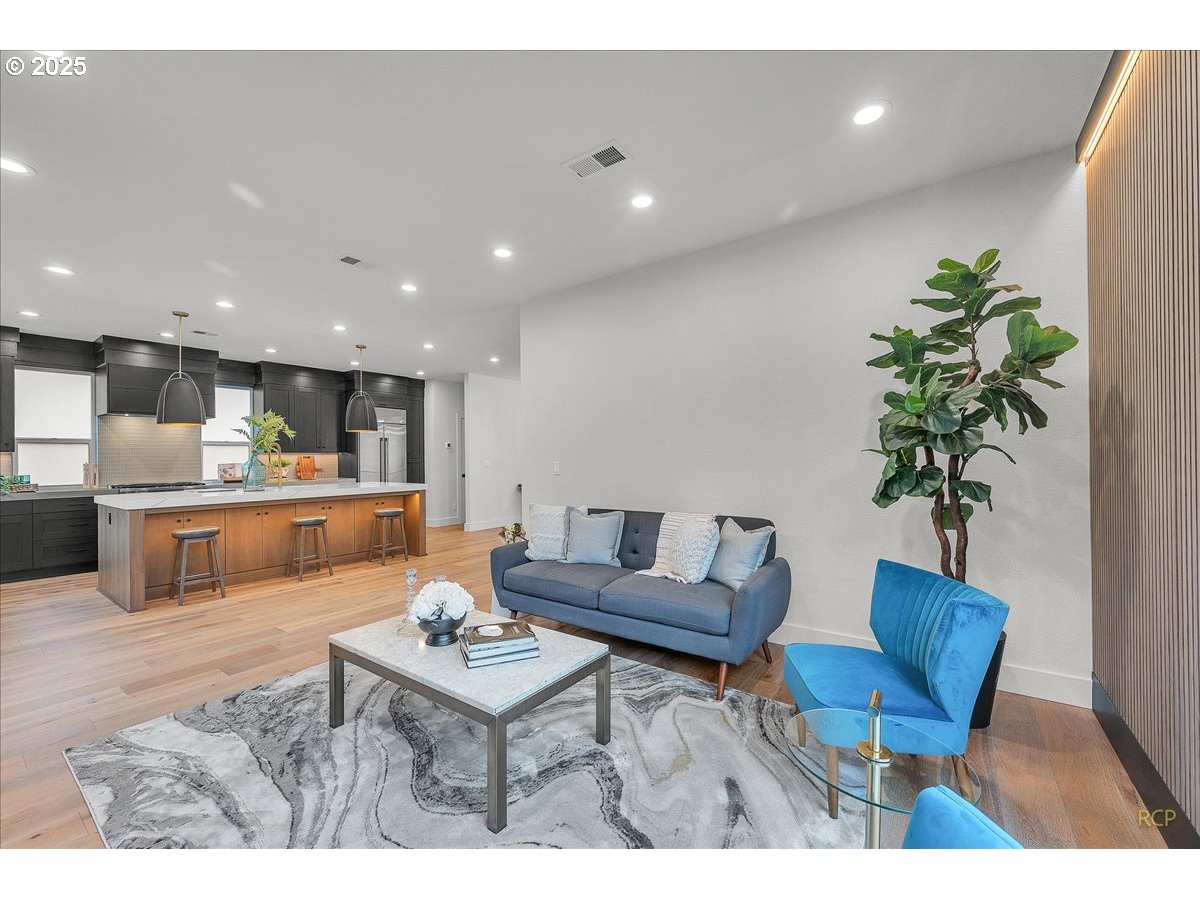 217 Southwest Flower Street Portland, OR 97239 - Photo 7 of 45