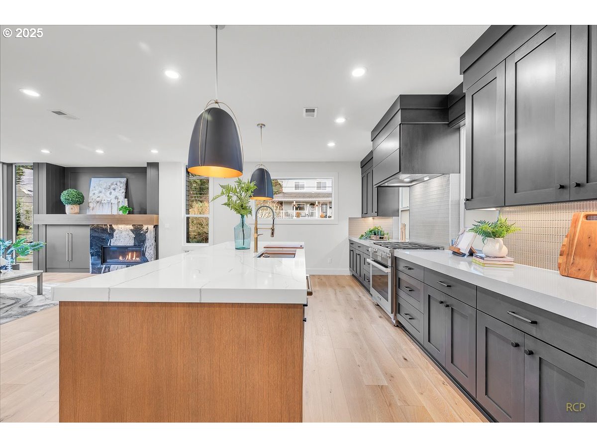 217 Southwest Flower Street Portland, OR 97239 - Photo 8 of 45 Kitchen
