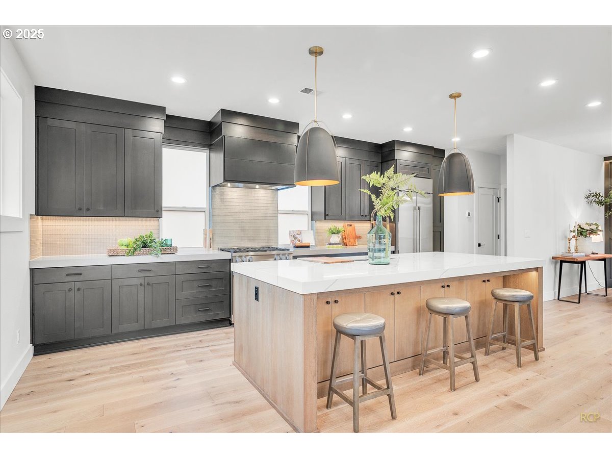 217 Southwest Flower Street Portland, OR 97239 - Photo 9 of 45 Kitchen