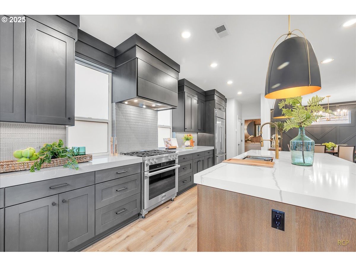 217 Southwest Flower Street Portland, OR 97239 - Photo 10 of 45