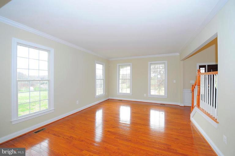 815 Coen Road Street, MD 21154 - Photo 2 of 21 Living Room