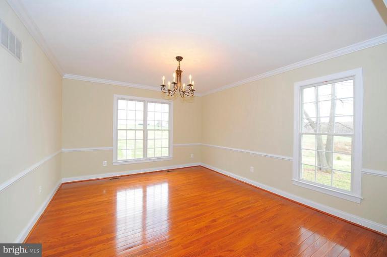 815 Coen Road Street, MD 21154 - Photo 3 of 21 Dining Room