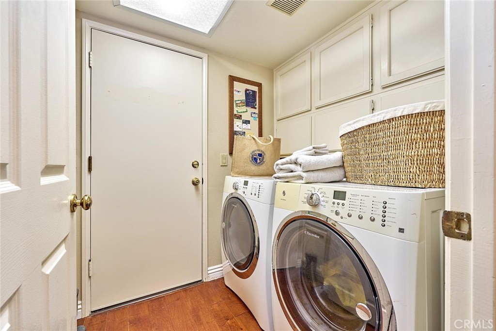9 La Quinta Irvine, CA 92612 - Photo 16 of 39 a utility room with dryer and washer