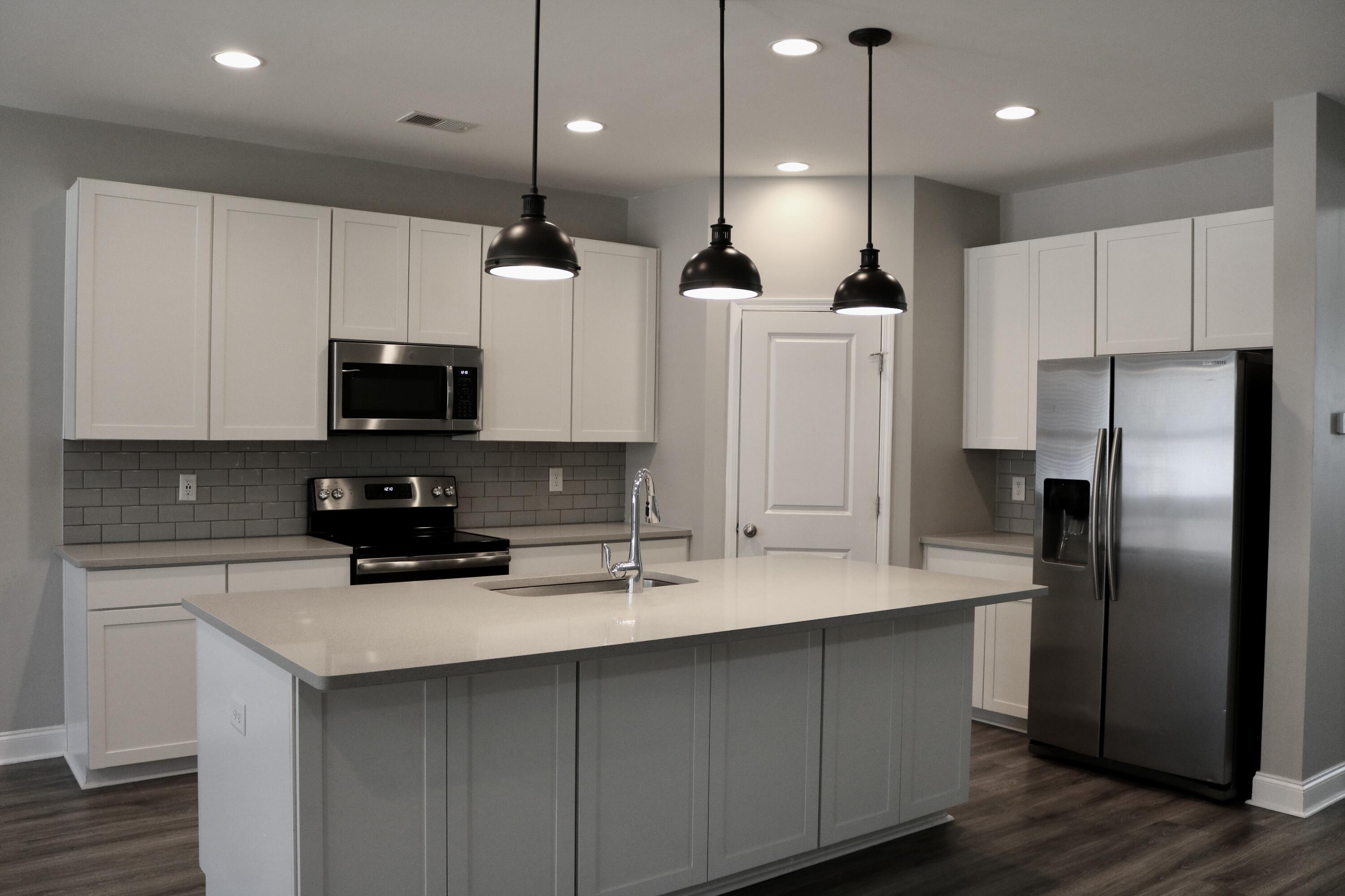 7869 Montview Road North Charleston, SC 29418 - Photo 2 of 25 Kitchen
