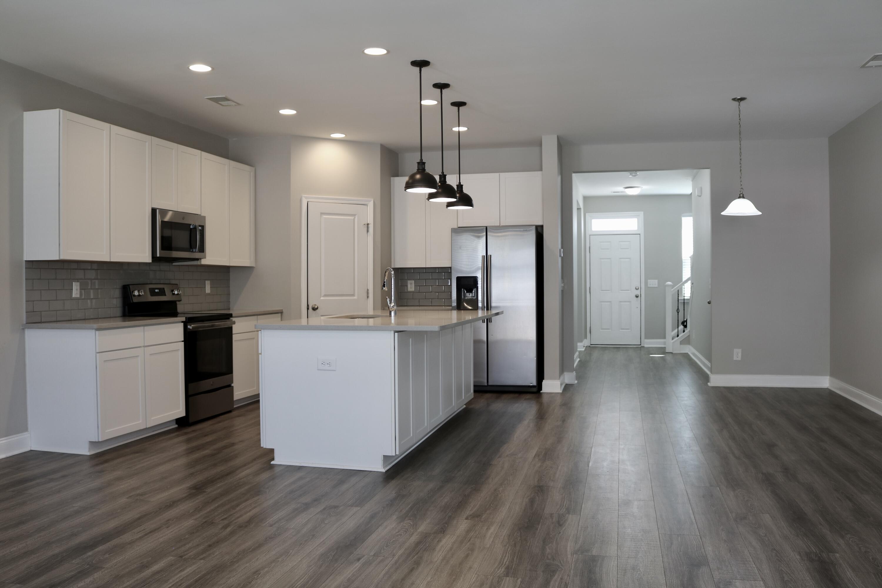 7869 Montview Road North Charleston, SC 29418 - Photo 4 of 25 Kitchen
