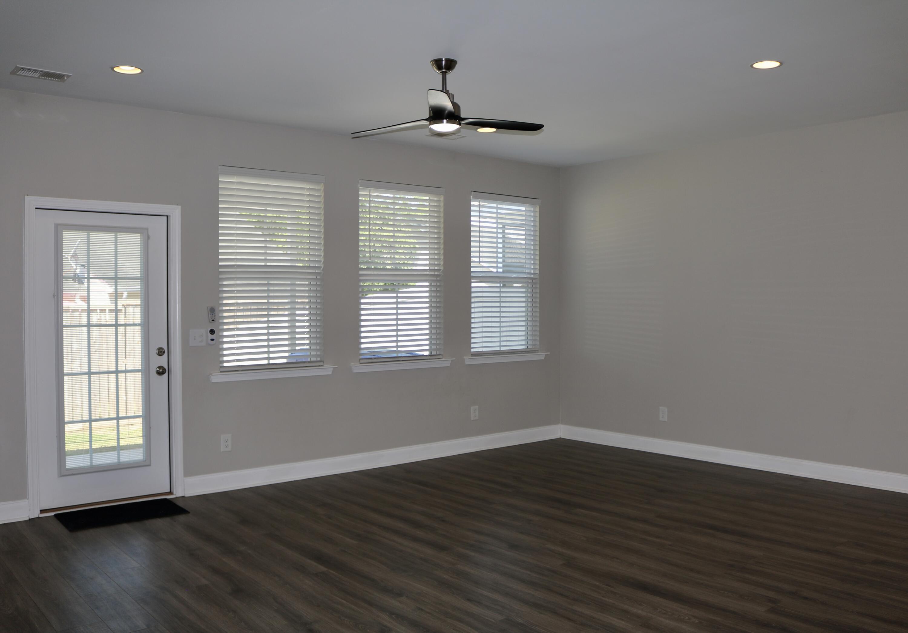 7869 Montview Road North Charleston, SC 29418 - Photo 7 of 25 Living Room