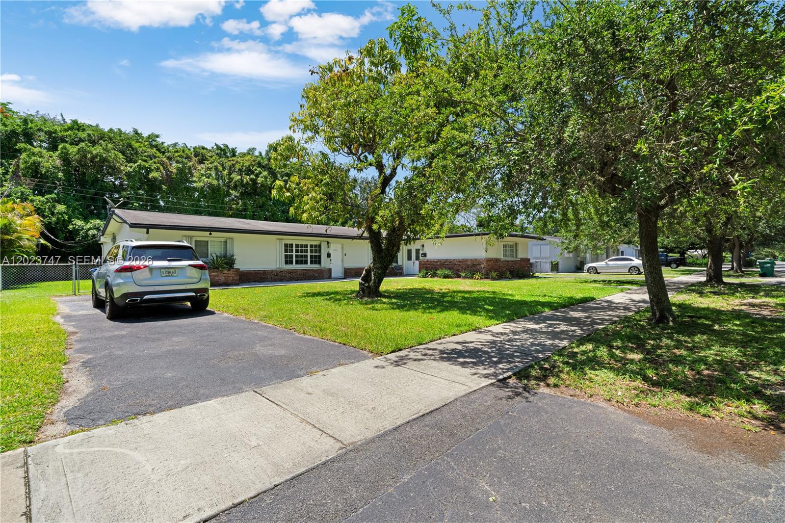 11515 Southwest 81st Road, Unit 11515 Pinecrest, FL 33156 - Photo 32 of 33 a house view with a garden space