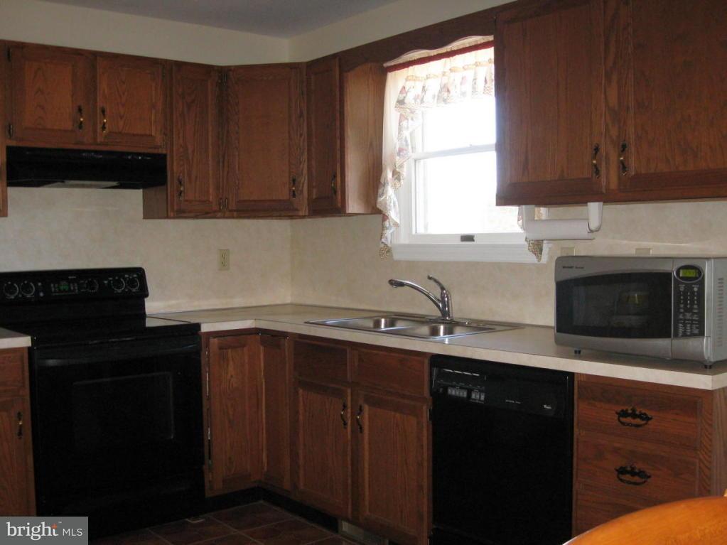 3975 Locust Grove Road Columbia, PA 17512 - Photo 7 of 34
