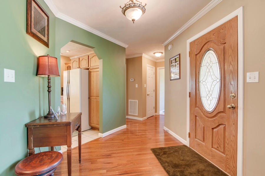 792 Mays Valley Road Harriman, TN 37748 - Photo 15 of 40 15_MaysValleyRoad_792_EntryHall01