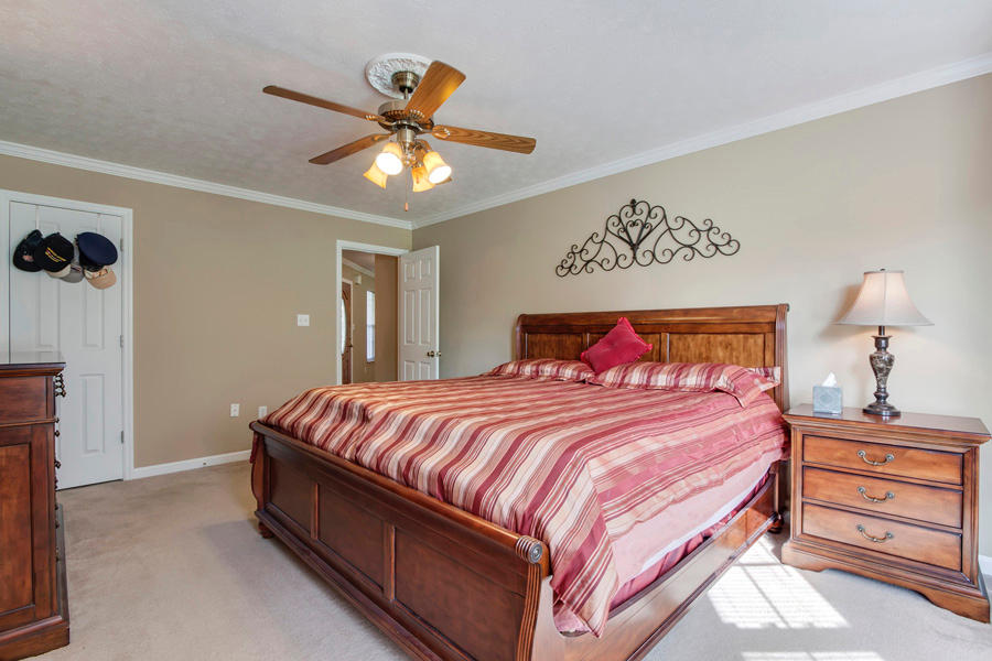 792 Mays Valley Road Harriman, TN 37748 - Photo 17 of 40 17_MaysValleyRoad_792_MasterBedroom02
