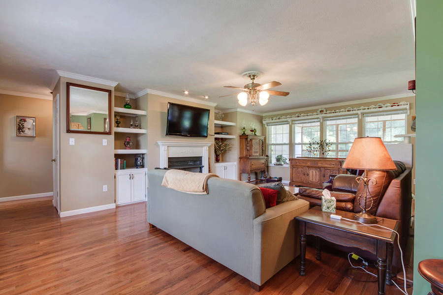 792 Mays Valley Road Harriman, TN 37748 - Photo 3 of 40 03_MaysValleyRoad_792_Living01