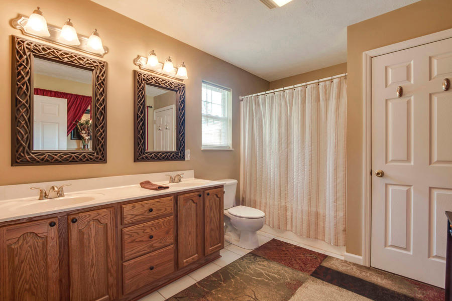 792 Mays Valley Road Harriman, TN 37748 - Photo 21 of 40 21_MaysValleyRoad_792_MasterBath01